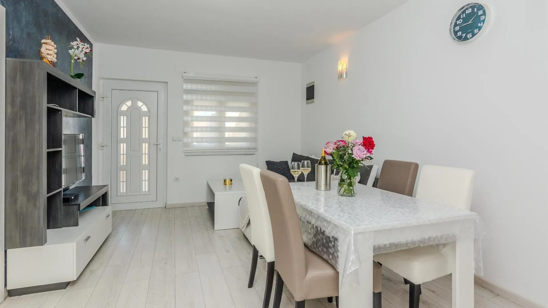 Apartments Lucica فير