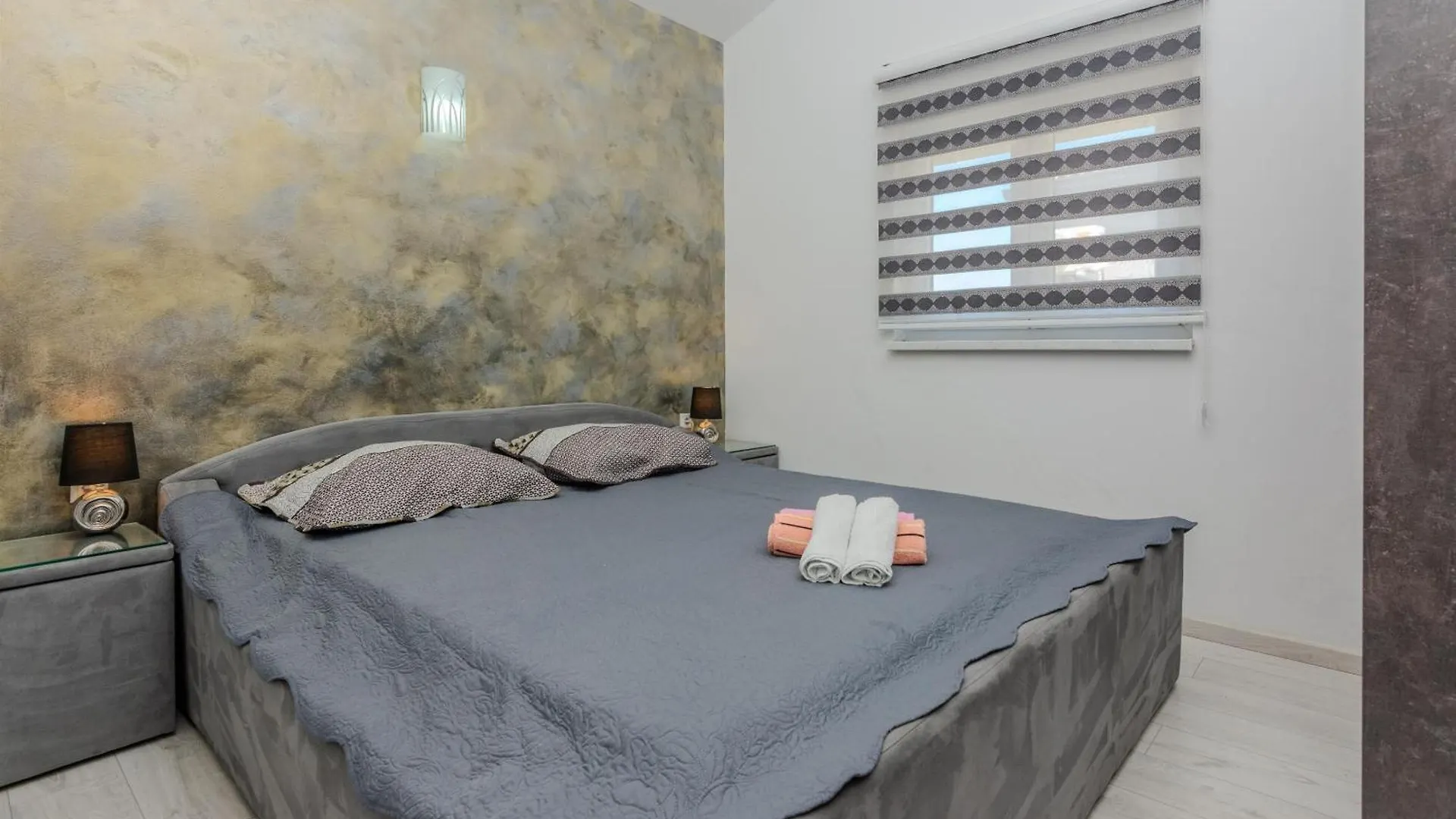 Apartments Lucica فير