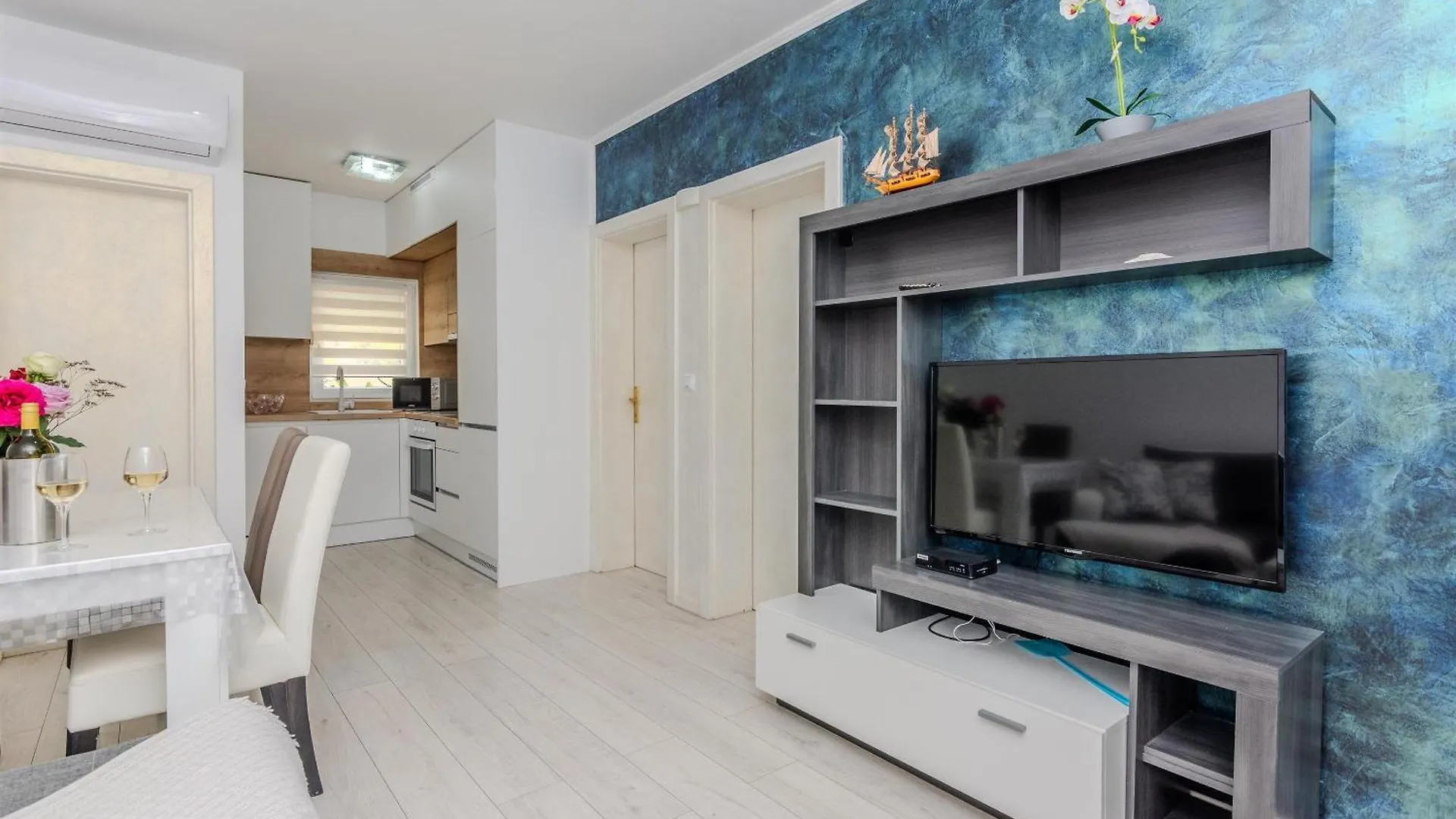 Apartments Lucica فير